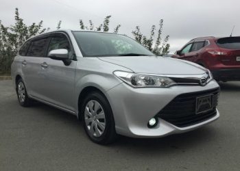 Revue de la Toyota Fielder 2016